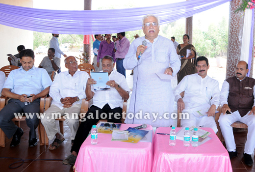 Tourism Minister R.V. Deshpande  1